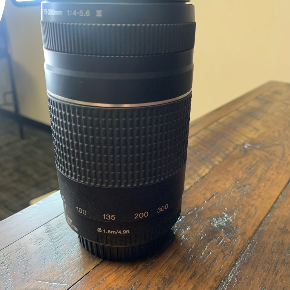Canon Black and Silver Telephoto Lens - Picture 4 of 16